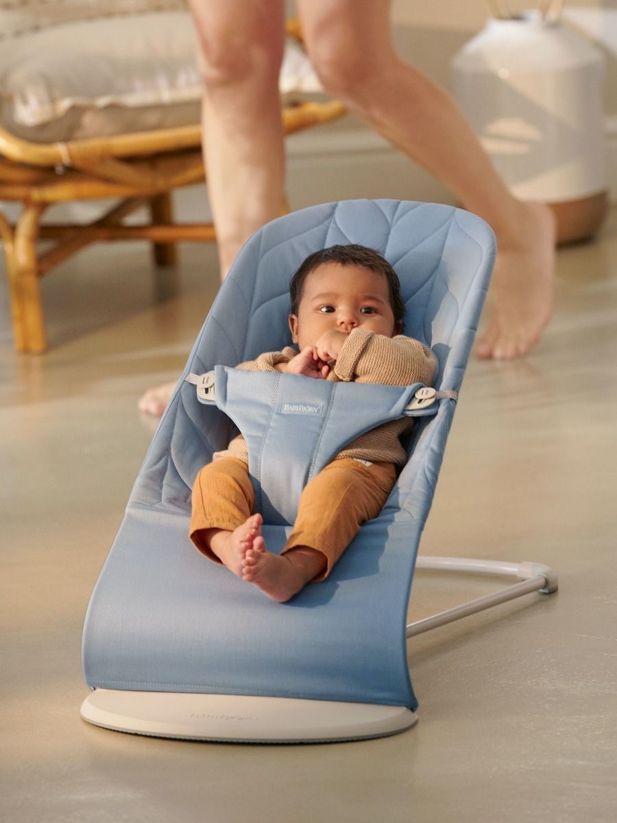 Babybjörn Bouncer Bliss lamamistool, Blue Petal Quilt — изображение 2