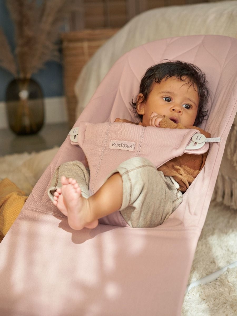 Babybjörn Bouncer Bliss lamamistool, Dusty Pink Petal Quilt — изображение 3