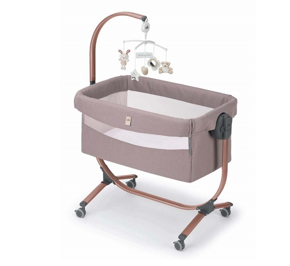 Cam Cullami beebihäll voodi kõrvale, col168