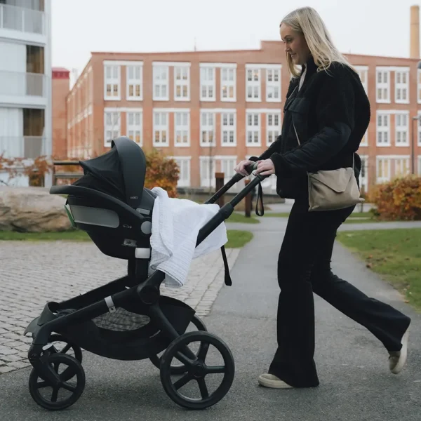 Axkid Gokid i-Size turvahäll 40–87 cm/13 kg + Isofix alus, Coastal Storm Black — изображение 9